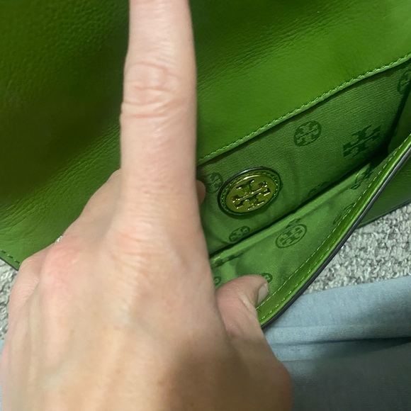 Tory Burch Pebbled Leather Retro Lime Green Logo Crossbody Foldover Purse Bag - Picture 3 of 8